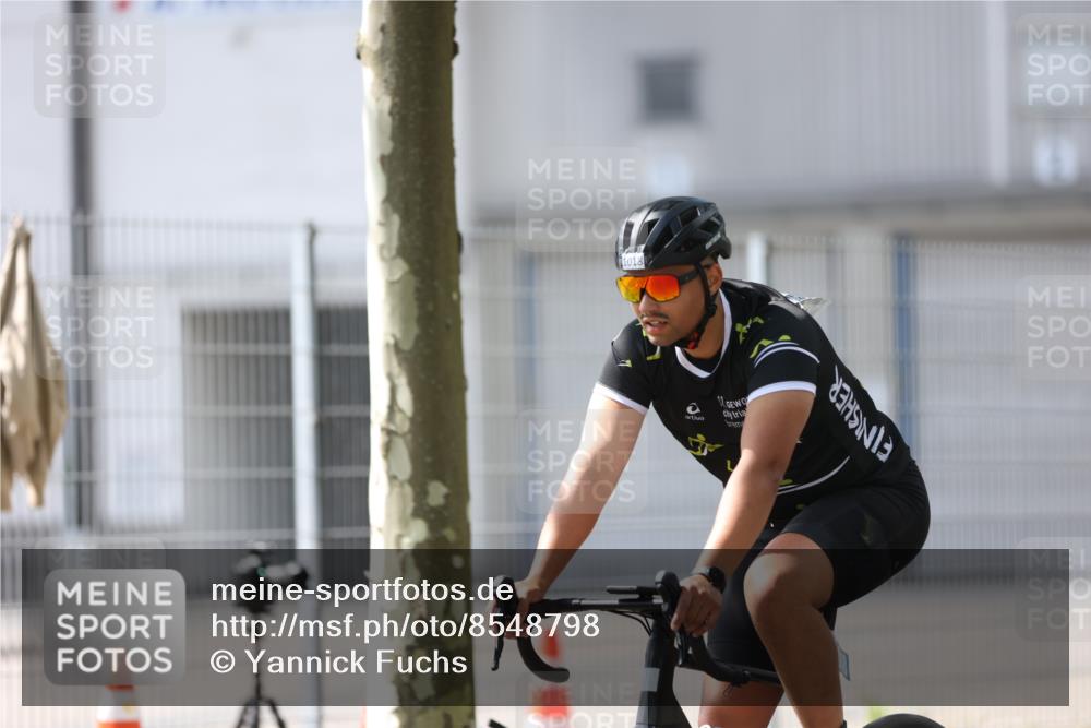 10.08.2025 - GEWOBA Citytriathlon Bremen Yannick Fuchs http://msf.ph/oto/8548798 10.08.2025 13:17:31 Radfahren 567, 825, 853, 910, 1018 meine-sportfotos.de