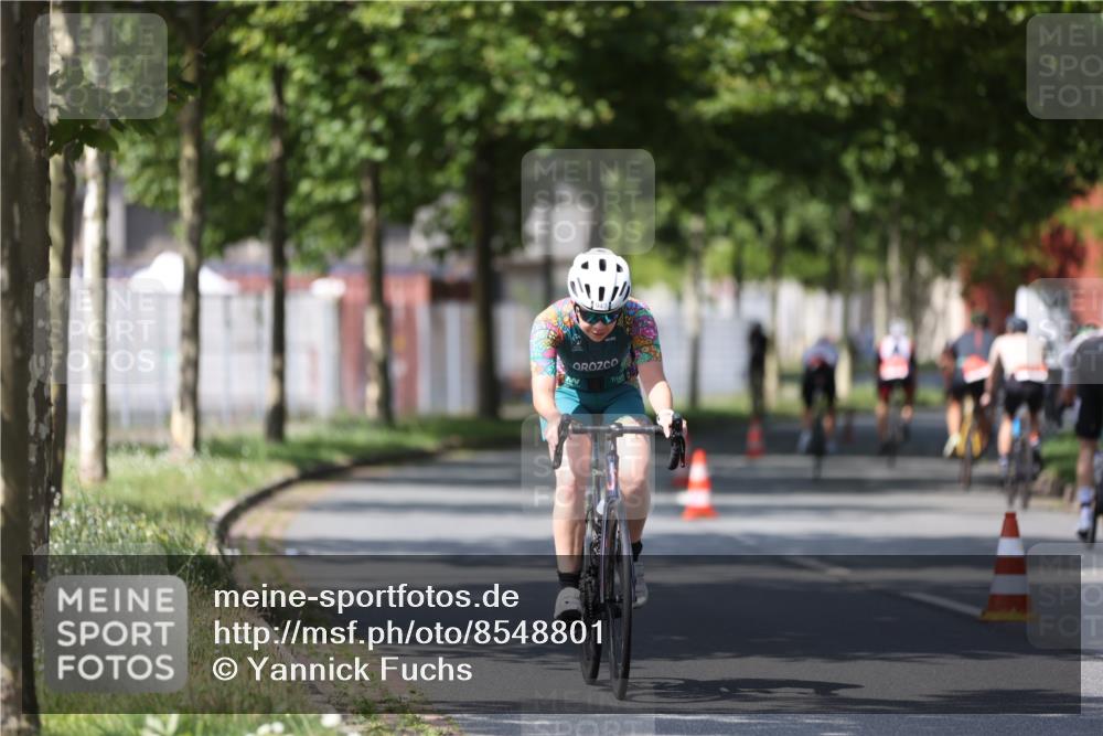 10.08.2025 - GEWOBA Citytriathlon Bremen Yannick Fuchs http://msf.ph/oto/8548801 10.08.2025 12:15:12 Radfahren 564, 591, 643, 753, 852, 876, 947, 959, 1011, 1020 meine-sportfotos.de
