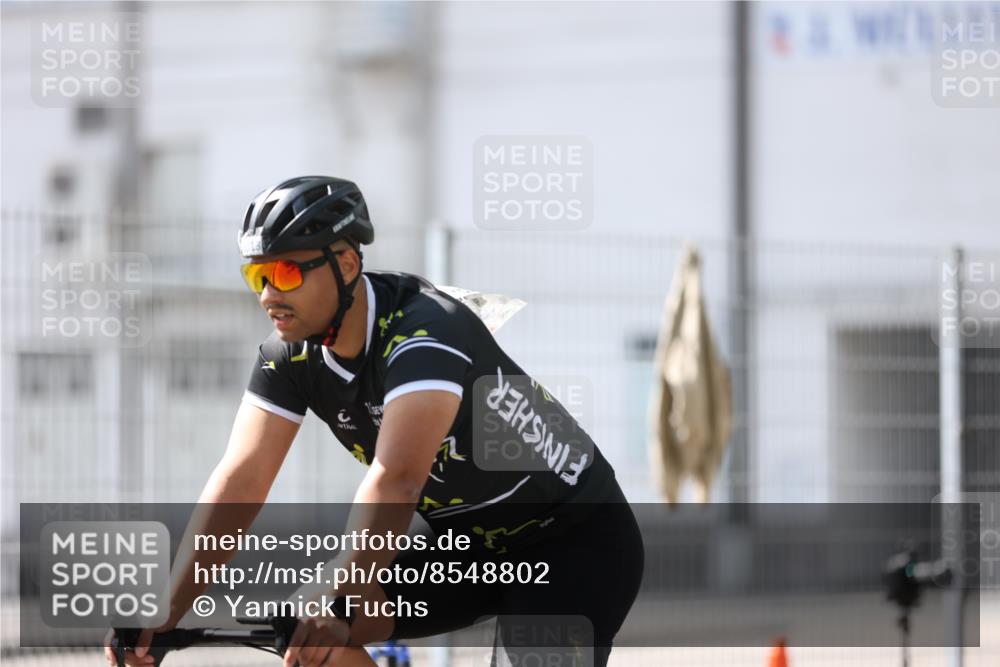 10.08.2025 - GEWOBA Citytriathlon Bremen Yannick Fuchs http://msf.ph/oto/8548802 10.08.2025 13:17:32 Radfahren 567, 825, 853, 1018 meine-sportfotos.de