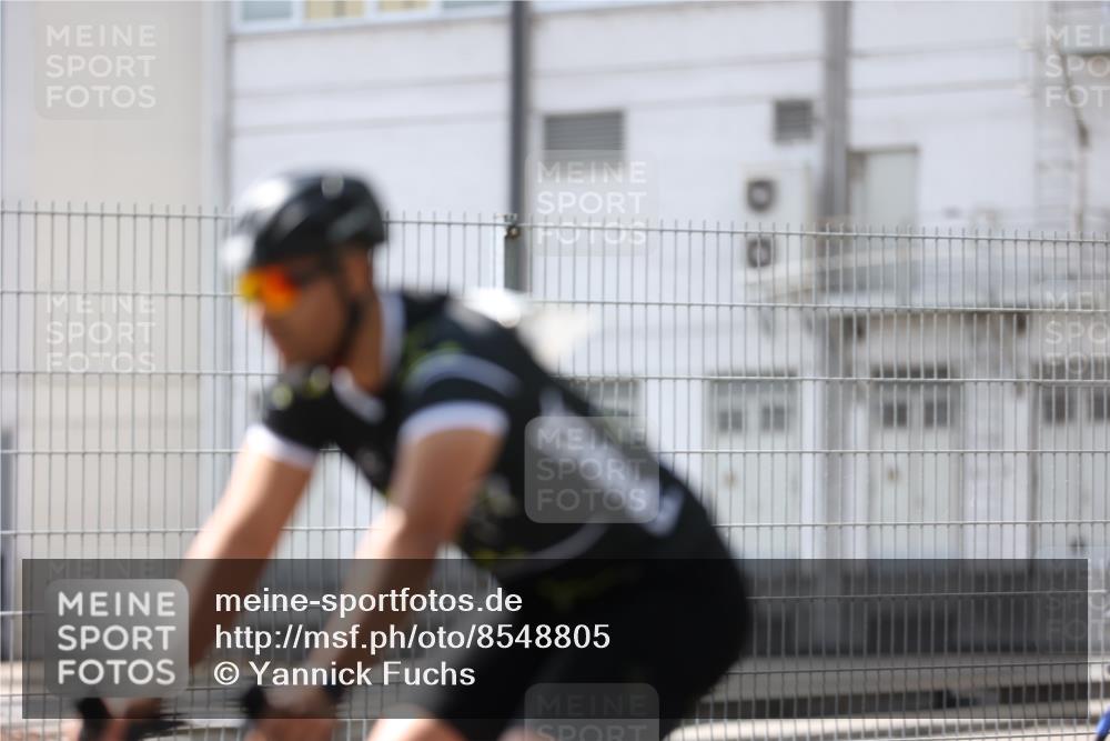 10.08.2025 - GEWOBA Citytriathlon Bremen Yannick Fuchs http://msf.ph/oto/8548805 10.08.2025 13:17:32 Radfahren 567, 825, 853, 1018 meine-sportfotos.de