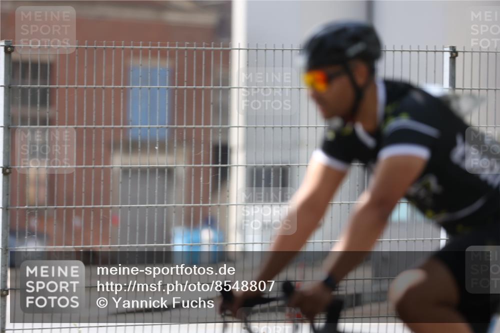 10.08.2025 - GEWOBA Citytriathlon Bremen Yannick Fuchs http://msf.ph/oto/8548807 10.08.2025 13:17:32 Radfahren 567, 825, 853, 1018 meine-sportfotos.de