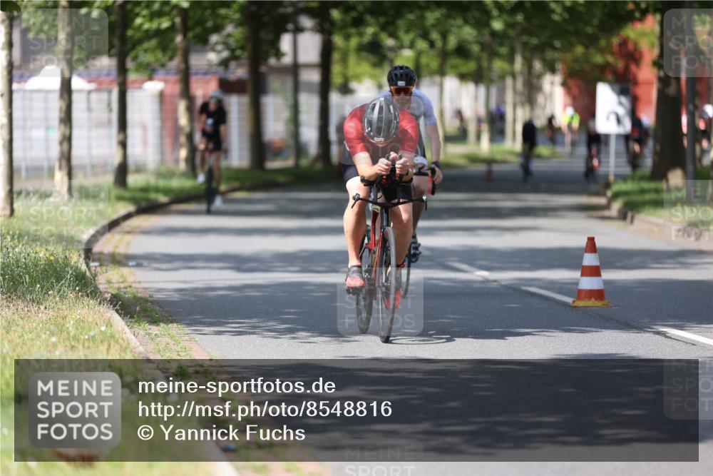 10.08.2025 - GEWOBA Citytriathlon Bremen Yannick Fuchs http://msf.ph/oto/8548816 10.08.2025 12:15:16 Radfahren 564, 591, 643, 753, 852, 876, 947, 959, 1011 meine-sportfotos.de