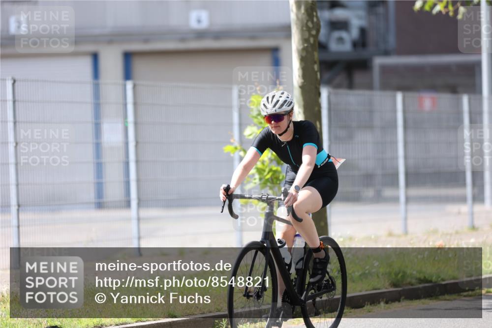10.08.2025 - GEWOBA Citytriathlon Bremen Yannick Fuchs http://msf.ph/oto/8548821 10.08.2025 13:17:36 Radfahren 567, 825, 853, 1018 meine-sportfotos.de