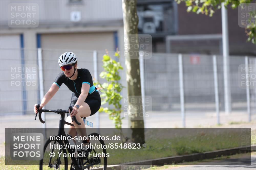 10.08.2025 - GEWOBA Citytriathlon Bremen Yannick Fuchs http://msf.ph/oto/8548823 10.08.2025 13:17:36 Radfahren 567, 825, 853, 1018 meine-sportfotos.de
