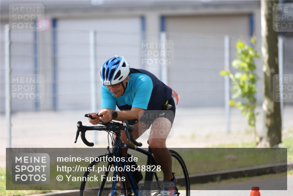 10.08.2025 - GEWOBA Citytriathlon Bremen Yannick Fuchs http://msf.ph/oto/8548828 10.08.2025 13:17:37 Radfahren 567, 825, 853, 1018 meine-sportfotos.de