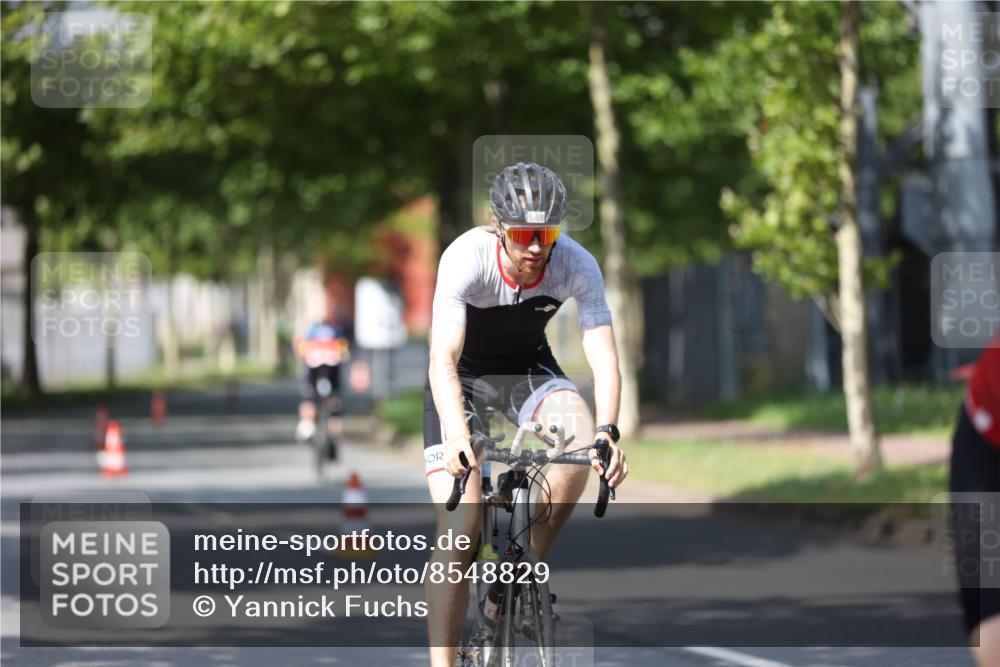 10.08.2025 - GEWOBA Citytriathlon Bremen Yannick Fuchs http://msf.ph/oto/8548829 10.08.2025 12:15:18 Radfahren 564, 591, 643, 753, 852, 858, 876, 947, 959, 1011 meine-sportfotos.de