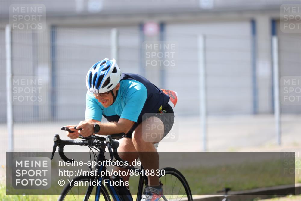10.08.2025 - GEWOBA Citytriathlon Bremen Yannick Fuchs http://msf.ph/oto/8548830 10.08.2025 13:17:37 Radfahren 567, 825, 853, 1018 meine-sportfotos.de