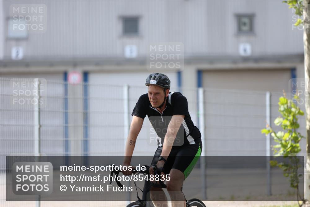 10.08.2025 - GEWOBA Citytriathlon Bremen Yannick Fuchs http://msf.ph/oto/8548835 10.08.2025 13:17:38 Radfahren 567, 825, 853, 1018 meine-sportfotos.de