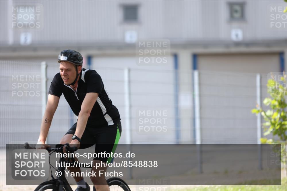 10.08.2025 - GEWOBA Citytriathlon Bremen Yannick Fuchs http://msf.ph/oto/8548838 10.08.2025 13:17:38 Radfahren 567, 825, 853, 1018 meine-sportfotos.de