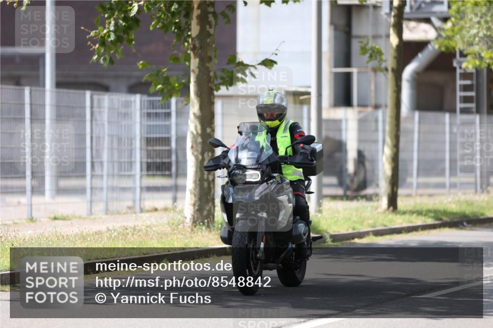 10.08.2025 - GEWOBA Citytriathlon Bremen Yannick Fuchs http://msf.ph/oto/8548842 10.08.2025 13:17:40 Radfahren 567, 825, 853, 1018 meine-sportfotos.de