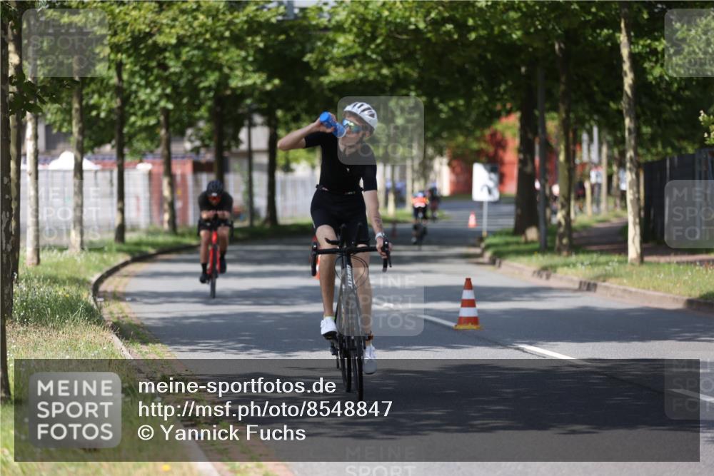 10.08.2025 - GEWOBA Citytriathlon Bremen Yannick Fuchs http://msf.ph/oto/8548847 10.08.2025 12:15:21 Radfahren 564, 591, 643, 753, 834, 852, 858, 876, 947, 1011 meine-sportfotos.de