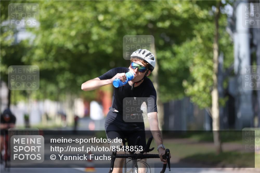 10.08.2025 - GEWOBA Citytriathlon Bremen Yannick Fuchs http://msf.ph/oto/8548853 10.08.2025 12:15:22 Radfahren 564, 591, 643, 834, 852, 858, 876, 947, 1011 meine-sportfotos.de