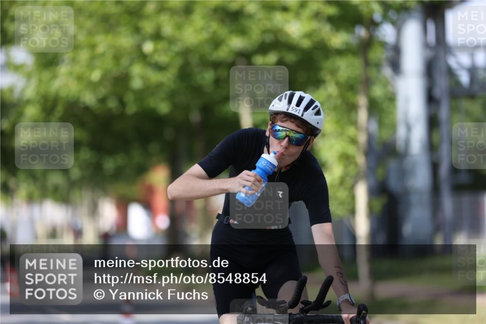 10.08.2025 - GEWOBA Citytriathlon Bremen Yannick Fuchs http://msf.ph/oto/8548854 10.08.2025 12:15:22 Radfahren 564, 591, 643, 834, 852, 858, 876, 947, 1011 meine-sportfotos.de