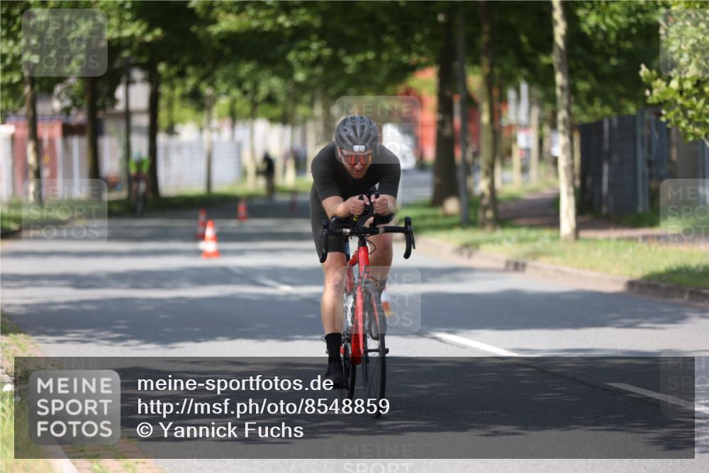 10.08.2025 - GEWOBA Citytriathlon Bremen Yannick Fuchs http://msf.ph/oto/8548859 10.08.2025 12:15:23 Radfahren 564, 591, 643, 834, 852, 858, 876, 947 meine-sportfotos.de