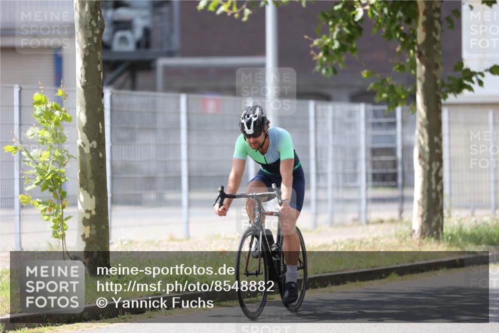 10.08.2025 - GEWOBA Citytriathlon Bremen Yannick Fuchs http://msf.ph/oto/8548882 10.08.2025 13:18:28 Radfahren 596, 934 meine-sportfotos.de