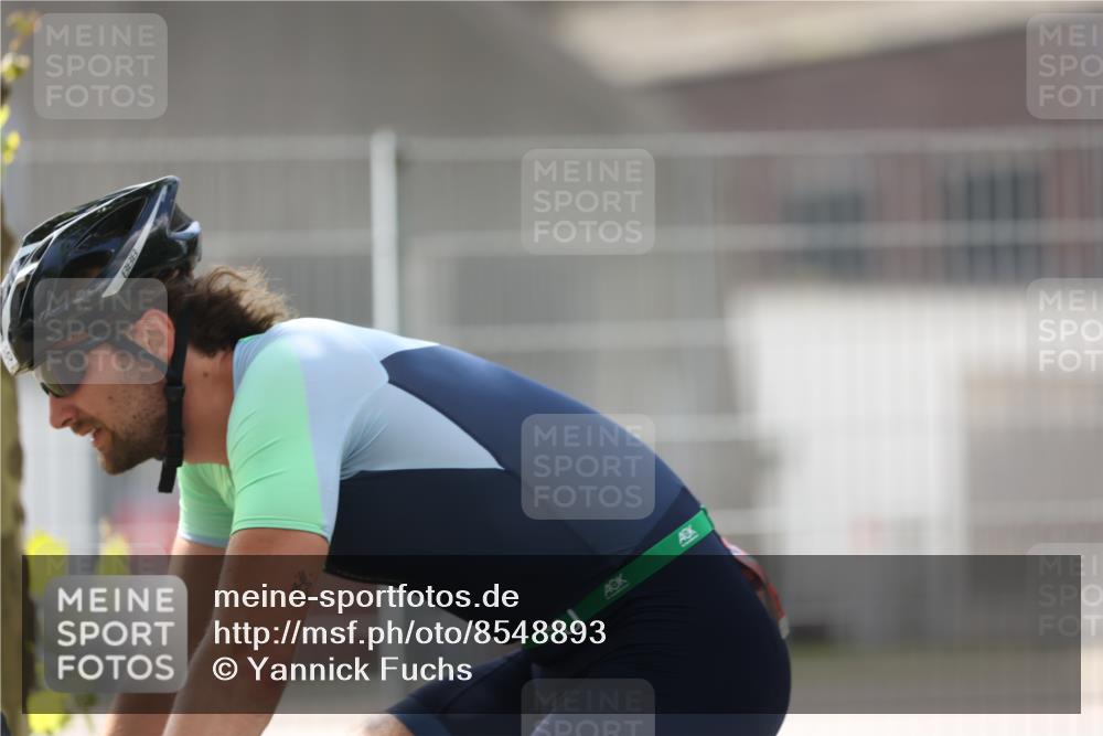 10.08.2025 - GEWOBA Citytriathlon Bremen Yannick Fuchs http://msf.ph/oto/8548893 10.08.2025 13:18:30 Radfahren 596, 934 meine-sportfotos.de