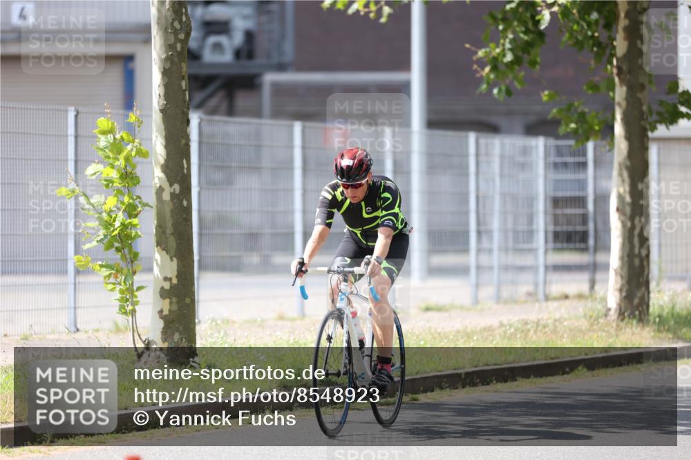 10.08.2025 - GEWOBA Citytriathlon Bremen Yannick Fuchs http://msf.ph/oto/8548923 10.08.2025 13:18:57 Radfahren 671, 709, 726, 899, 975 meine-sportfotos.de