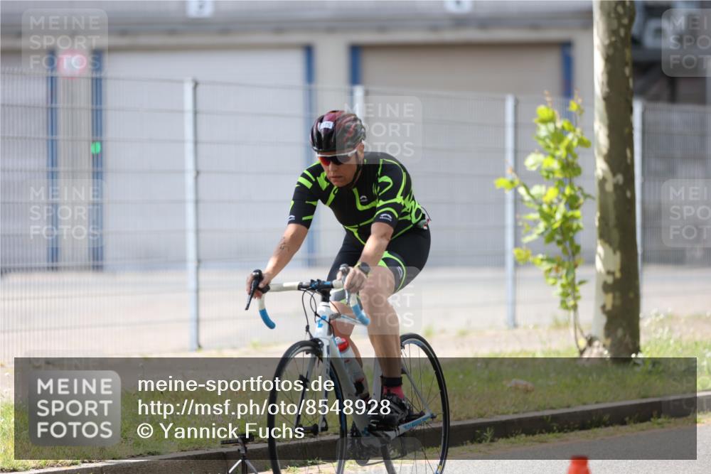 10.08.2025 - GEWOBA Citytriathlon Bremen Yannick Fuchs http://msf.ph/oto/8548928 10.08.2025 13:18:58 Radfahren 671, 709, 726, 899, 975 meine-sportfotos.de