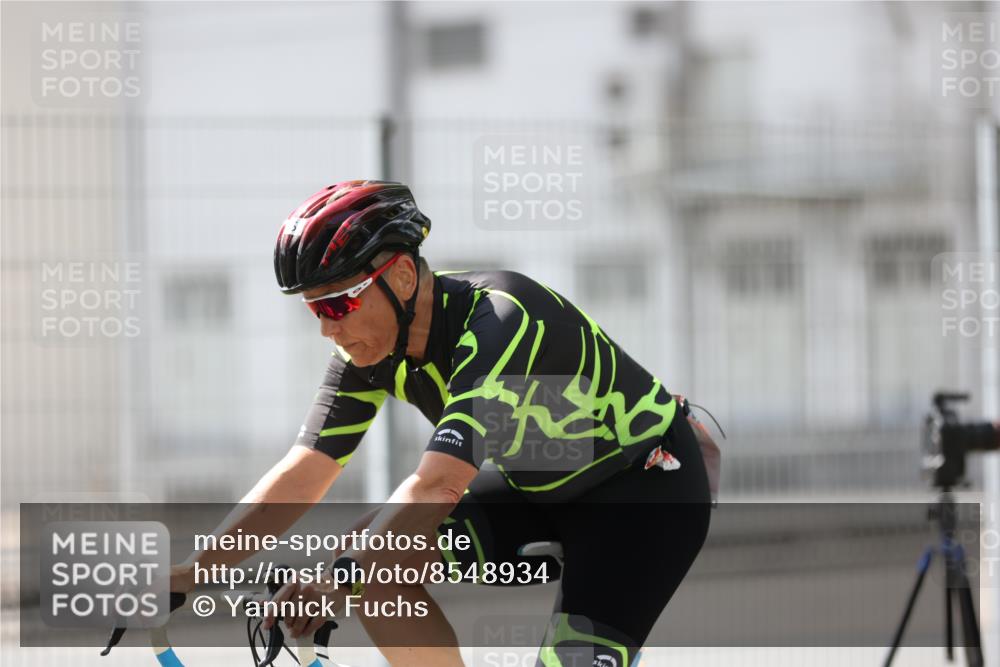 10.08.2025 - GEWOBA Citytriathlon Bremen Yannick Fuchs http://msf.ph/oto/8548934 10.08.2025 13:18:59 Radfahren 671, 709, 726, 899, 975 meine-sportfotos.de