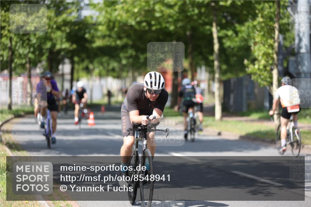 10.08.2025 - GEWOBA Citytriathlon Bremen Yannick Fuchs http://msf.ph/oto/8548941 10.08.2025 12:15:46 Radfahren 600, 626, 641, 682, 715, 824, 836, 839, 840, 859, 891, 1016, 1022 meine-sportfotos.de