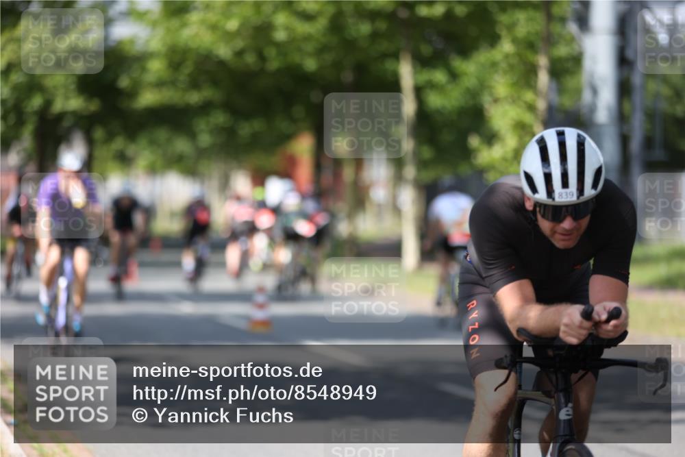 10.08.2025 - GEWOBA Citytriathlon Bremen Yannick Fuchs http://msf.ph/oto/8548949 10.08.2025 12:15:46 Radfahren 600, 626, 641, 682, 715, 824, 836, 839, 840, 859, 891, 1016, 1022 meine-sportfotos.de