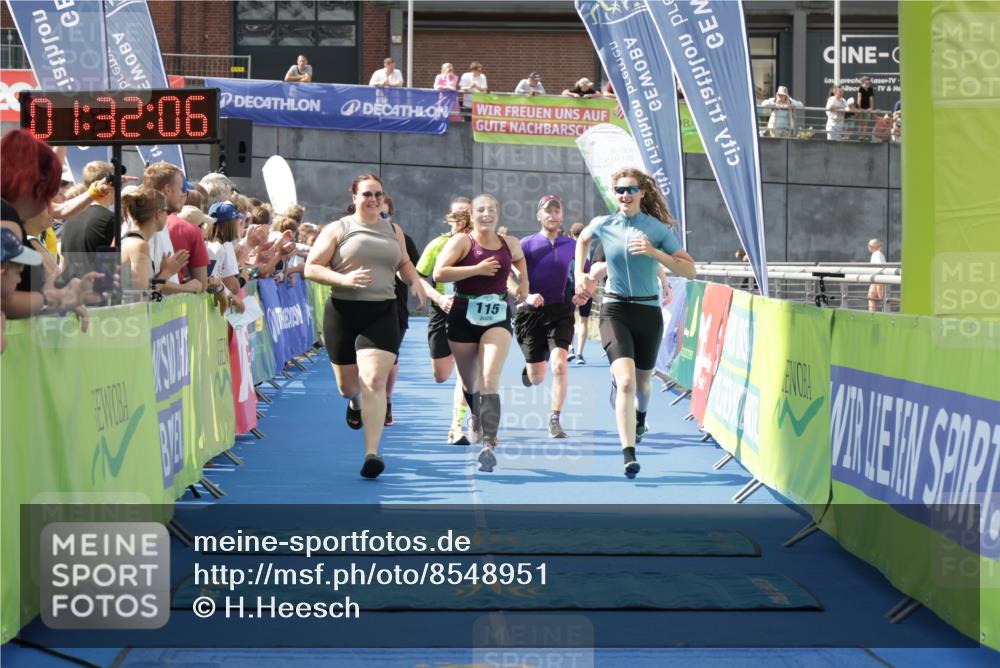 10.08.2025 - GEWOBA Citytriathlon Bremen H.Heesch http://msf.ph/oto/8548951 10.08.2025 11:35:48 Ziel 115, 125, 247 meine-sportfotos.de