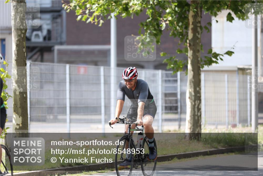10.08.2025 - GEWOBA Citytriathlon Bremen Yannick Fuchs http://msf.ph/oto/8548953 10.08.2025 13:19:02 Radfahren 671, 709, 726, 899, 975, 1002 meine-sportfotos.de