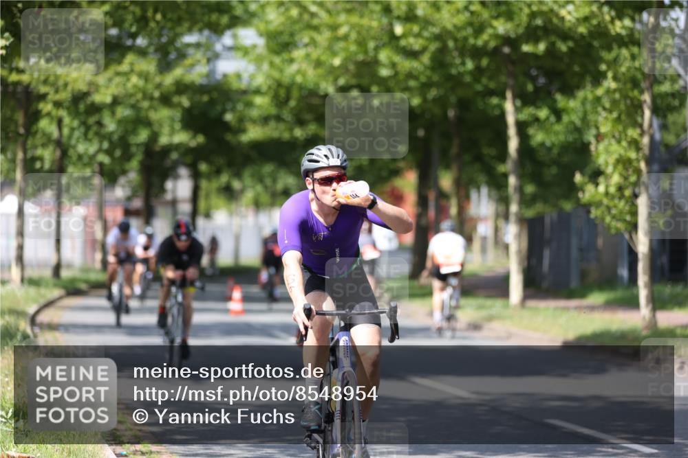 10.08.2025 - GEWOBA Citytriathlon Bremen Yannick Fuchs http://msf.ph/oto/8548954 10.08.2025 12:15:47 Radfahren 600, 626, 641, 682, 715, 824, 836, 839, 840, 859, 891, 1016, 1022 meine-sportfotos.de