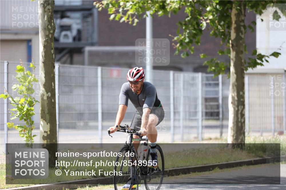 10.08.2025 - GEWOBA Citytriathlon Bremen Yannick Fuchs http://msf.ph/oto/8548955 10.08.2025 13:19:02 Radfahren 671, 709, 726, 899, 975, 1002 meine-sportfotos.de