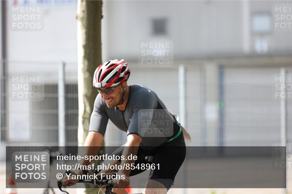 10.08.2025 - GEWOBA Citytriathlon Bremen Yannick Fuchs http://msf.ph/oto/8548961 10.08.2025 13:19:03 Radfahren 671, 709, 726, 899, 975, 1002 meine-sportfotos.de
