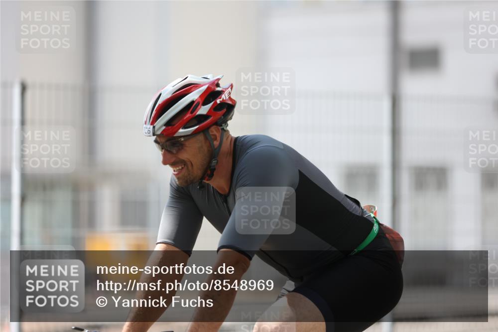10.08.2025 - GEWOBA Citytriathlon Bremen Yannick Fuchs http://msf.ph/oto/8548969 10.08.2025 13:19:04 Radfahren 671, 709, 726, 899, 975, 1002 meine-sportfotos.de