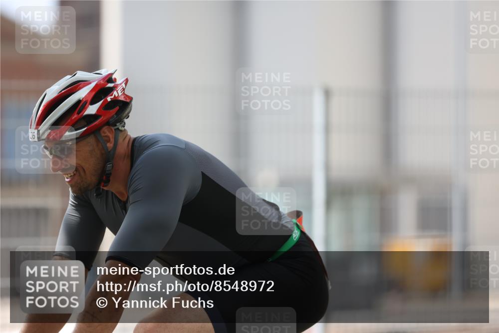 10.08.2025 - GEWOBA Citytriathlon Bremen Yannick Fuchs http://msf.ph/oto/8548972 10.08.2025 13:19:04 Radfahren 671, 709, 726, 899, 975, 1002 meine-sportfotos.de