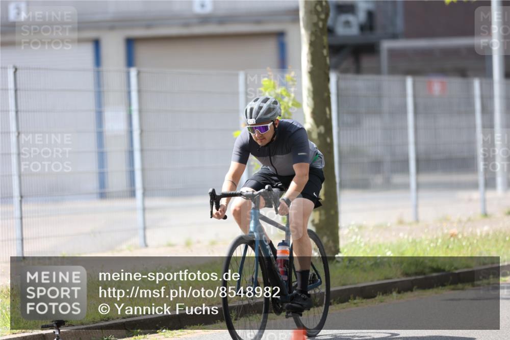10.08.2025 - GEWOBA Citytriathlon Bremen Yannick Fuchs http://msf.ph/oto/8548982 10.08.2025 13:19:13 Radfahren 671, 762, 803, 899, 983, 1002 meine-sportfotos.de