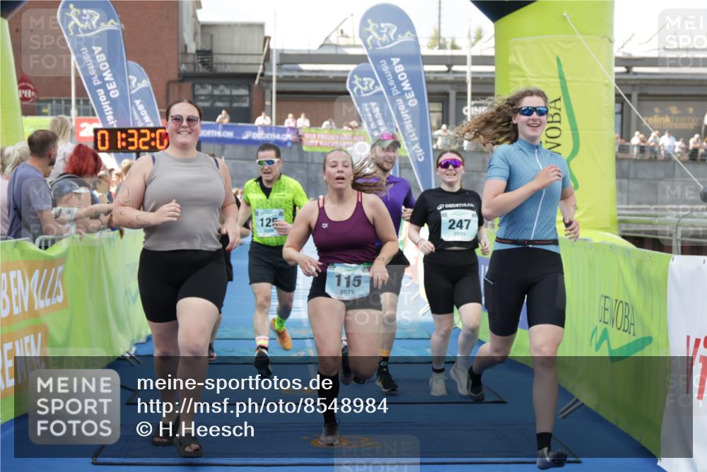 10.08.2025 - GEWOBA Citytriathlon Bremen H.Heesch http://msf.ph/oto/8548984 10.08.2025 11:35:50 Ziel 115, 125, 247 meine-sportfotos.de