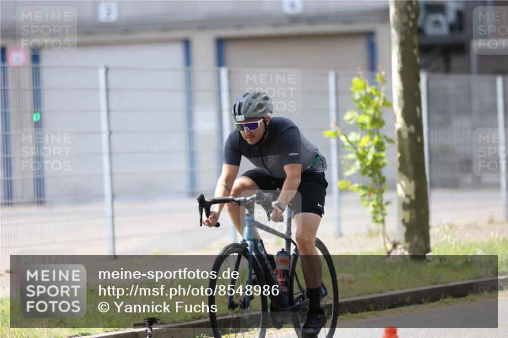 10.08.2025 - GEWOBA Citytriathlon Bremen Yannick Fuchs http://msf.ph/oto/8548986 10.08.2025 13:19:14 Radfahren 671, 762, 803, 899, 983, 1002 meine-sportfotos.de