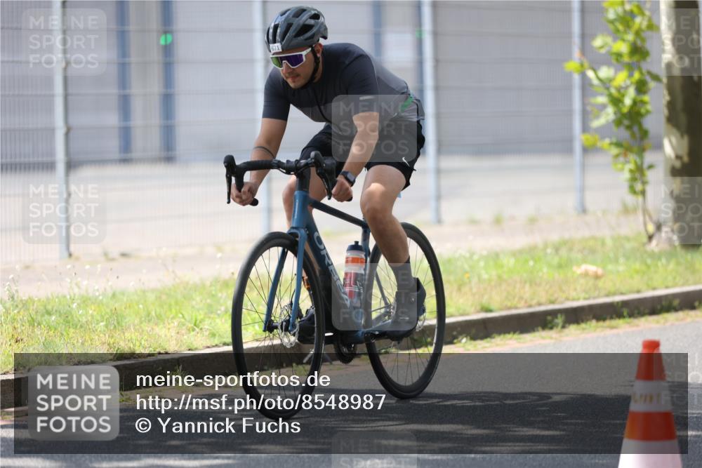 10.08.2025 - GEWOBA Citytriathlon Bremen Yannick Fuchs http://msf.ph/oto/8548987 10.08.2025 13:19:14 Radfahren 671, 762, 803, 899, 983, 1002 meine-sportfotos.de