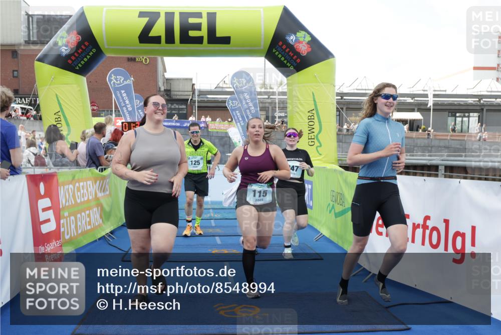 10.08.2025 - GEWOBA Citytriathlon Bremen H.Heesch http://msf.ph/oto/8548994 10.08.2025 11:35:51 Ziel 115, 125, 247, 382 meine-sportfotos.de