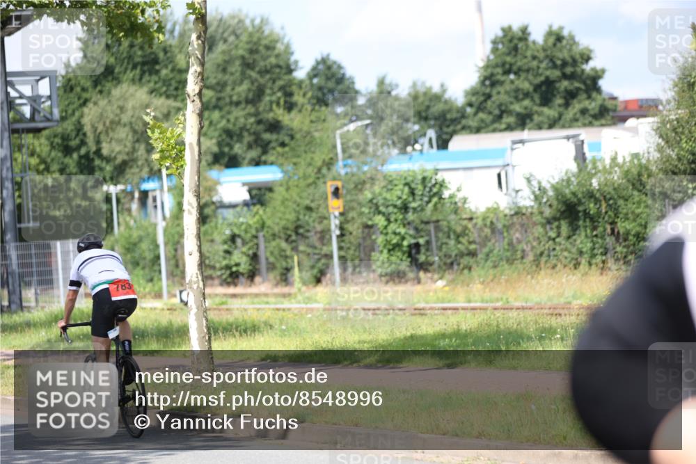 10.08.2025 - GEWOBA Citytriathlon Bremen Yannick Fuchs http://msf.ph/oto/8548996 10.08.2025 12:15:52 Radfahren 600, 626, 641, 682, 686, 707, 715, 824, 836, 839, 840, 859, 891, 1016, 1022 meine-sportfotos.de