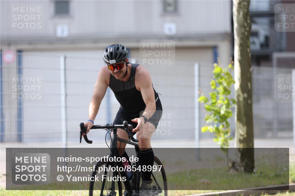 10.08.2025 - GEWOBA Citytriathlon Bremen Yannick Fuchs http://msf.ph/oto/8548997 10.08.2025 13:19:19 Radfahren 671, 762, 803, 899, 983, 1002 meine-sportfotos.de