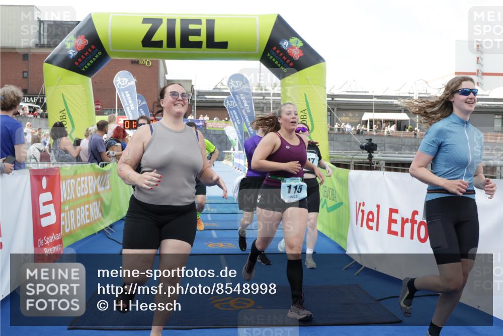10.08.2025 - GEWOBA Citytriathlon Bremen H.Heesch http://msf.ph/oto/8548998 10.08.2025 11:35:51 Ziel 115, 125, 247, 382 meine-sportfotos.de