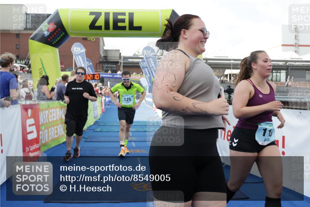 10.08.2025 - GEWOBA Citytriathlon Bremen H.Heesch http://msf.ph/oto/8549005 10.08.2025 11:35:52 Ziel 115, 125, 207, 247, 382 meine-sportfotos.de