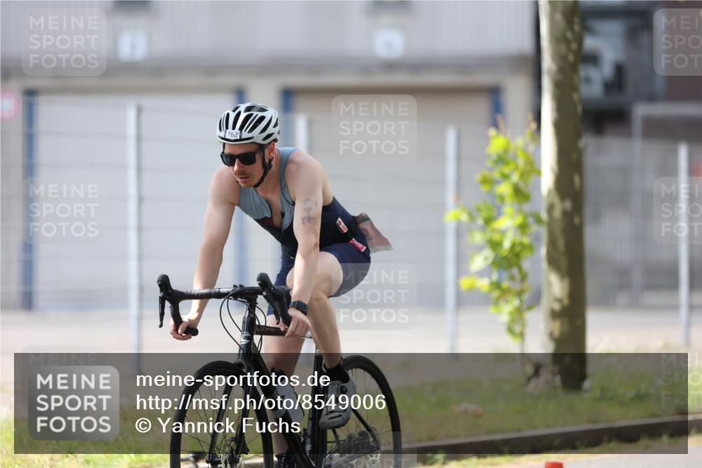 10.08.2025 - GEWOBA Citytriathlon Bremen Yannick Fuchs http://msf.ph/oto/8549006 10.08.2025 13:19:23 Radfahren 762, 803, 983, 1002 meine-sportfotos.de