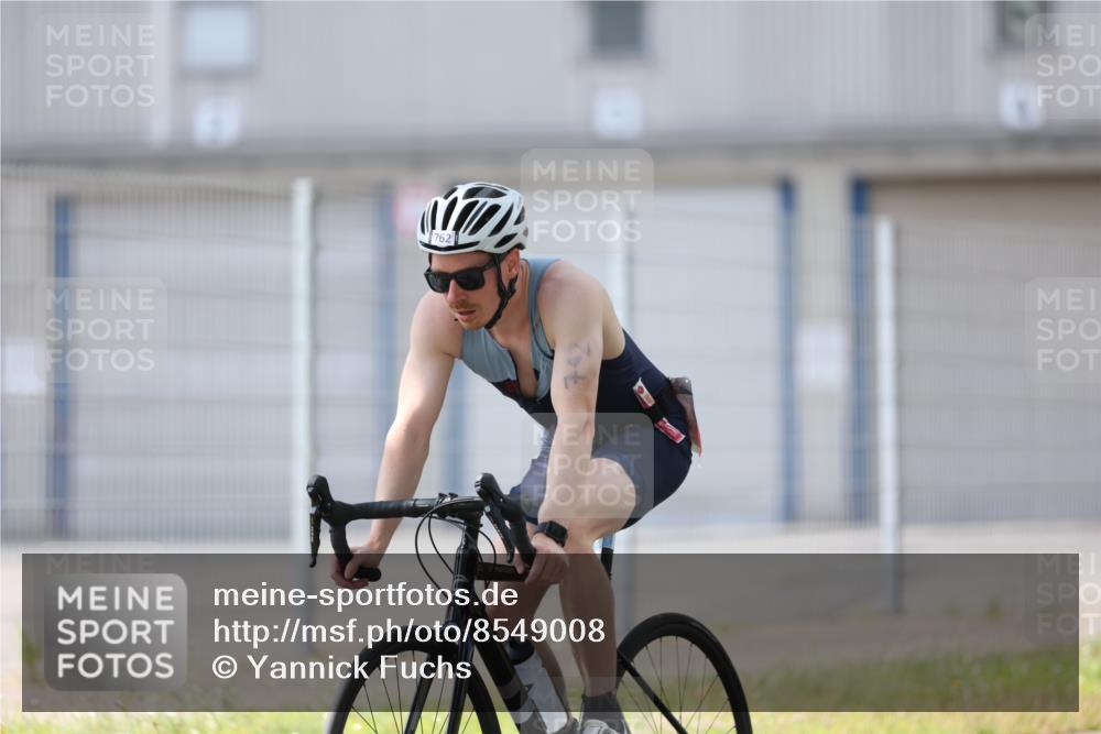 10.08.2025 - GEWOBA Citytriathlon Bremen Yannick Fuchs http://msf.ph/oto/8549008 10.08.2025 13:19:24 Radfahren 762, 803, 983, 1002 meine-sportfotos.de