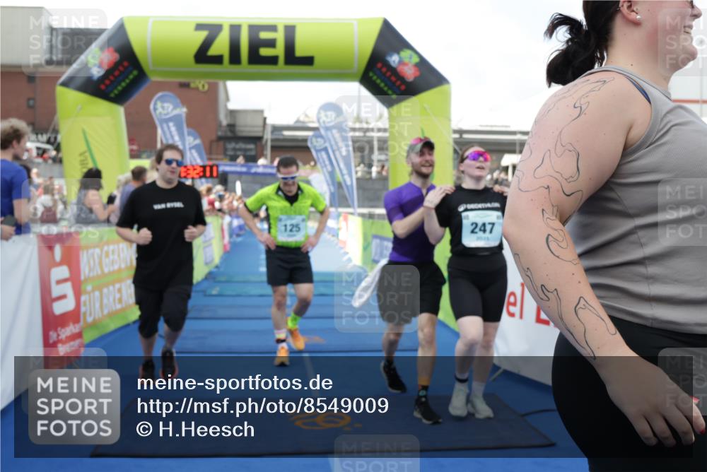 10.08.2025 - GEWOBA Citytriathlon Bremen H.Heesch http://msf.ph/oto/8549009 10.08.2025 11:35:52 Ziel 115, 125, 207, 247, 382 meine-sportfotos.de