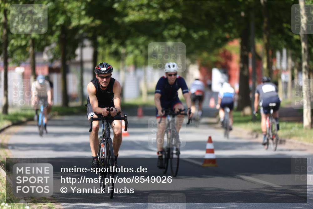 10.08.2025 - GEWOBA Citytriathlon Bremen Yannick Fuchs http://msf.ph/oto/8549026 10.08.2025 12:15:56 Radfahren 600, 626, 654, 682, 686, 707, 715, 824, 836, 839, 840, 859, 891, 1016, 1022 meine-sportfotos.de