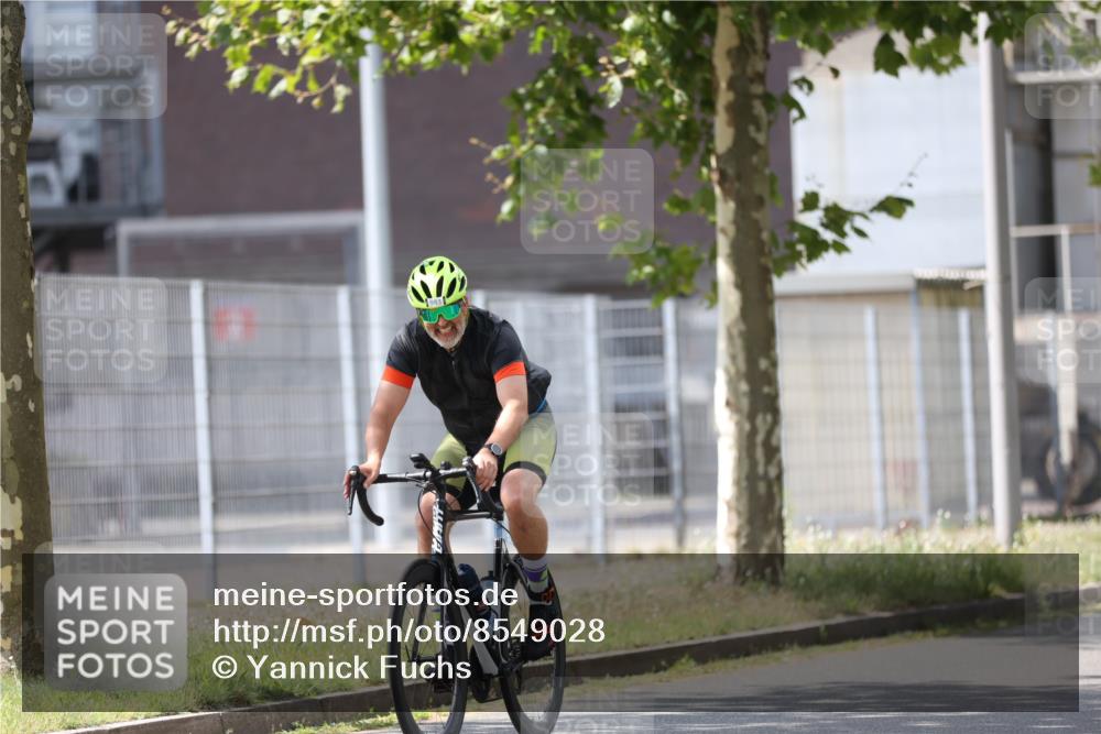 10.08.2025 - GEWOBA Citytriathlon Bremen Yannick Fuchs http://msf.ph/oto/8549028 10.08.2025 13:19:28 Radfahren 762, 803, 983 meine-sportfotos.de