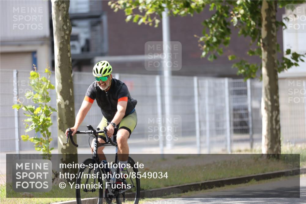 10.08.2025 - GEWOBA Citytriathlon Bremen Yannick Fuchs http://msf.ph/oto/8549034 10.08.2025 13:19:29 Radfahren 762, 803, 983 meine-sportfotos.de