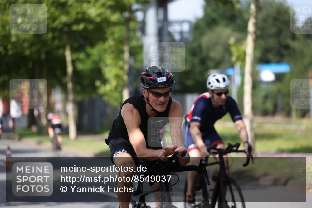 10.08.2025 - GEWOBA Citytriathlon Bremen Yannick Fuchs http://msf.ph/oto/8549037 10.08.2025 12:15:57 Radfahren 600, 626, 654, 682, 686, 707, 715, 824, 836, 839, 840, 859, 891, 1016, 1022 meine-sportfotos.de