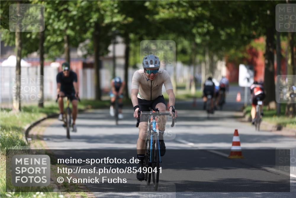 10.08.2025 - GEWOBA Citytriathlon Bremen Yannick Fuchs http://msf.ph/oto/8549041 10.08.2025 12:15:59 Radfahren 600, 626, 654, 682, 686, 707, 715, 824, 836, 839, 840, 859, 891, 1016, 1022 meine-sportfotos.de