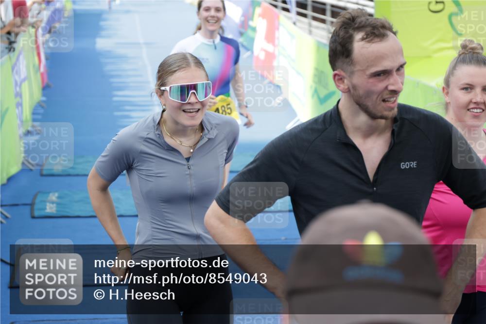 10.08.2025 - GEWOBA Citytriathlon Bremen H.Heesch http://msf.ph/oto/8549043 10.08.2025 11:36:05 Ziel 109, 207, 373, 485 meine-sportfotos.de